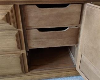 Bedroom set - King sized headboard - 2 nightstands - chest of drawer - dresser