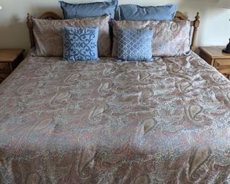 Bedroom set - King sized headboard - 2 nightstands - chest of drawer - dresser