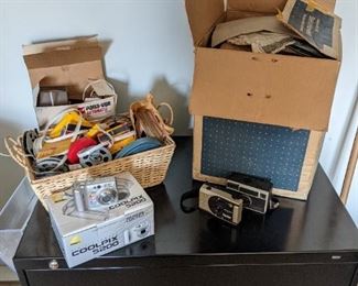 Bell & Howell - 8mm Movie Projector - Model 250 - digital cameras - slides and film