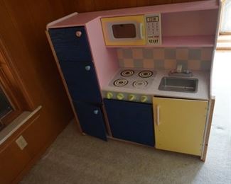 Child play kitchen