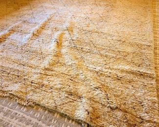 William Sonoma Moraccan Diamond 100% Wool rug $195 or Bid #95