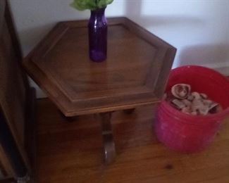 6. SMALL LAMP TABLE THERE IS 2 OF THESE TABLES $20 EA