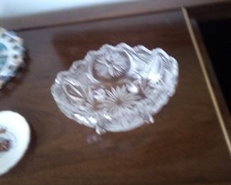33.  ETCHED CRYSTAL B OWL $8