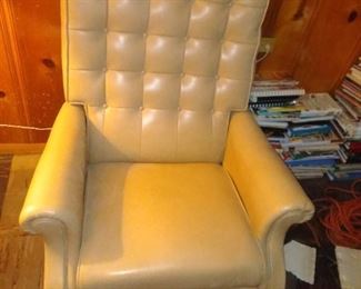 176. vintage vinyl recliner great condition $50
