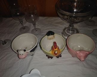 179. set of 3 bowls $8