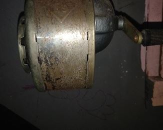 183. VINTAGE PENCIL SHARPENER $8
