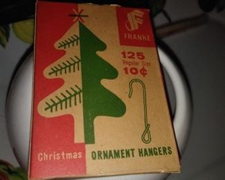 190. VINTAGE ORNAMENT HOOKS $4