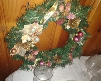 192. CHRISTMAS WREATHE $5