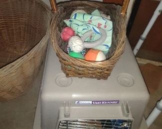 197. SM. DOG KENNEL AND DOG TOYS $15