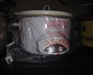 202. CROCK POT LIKE NEW $10