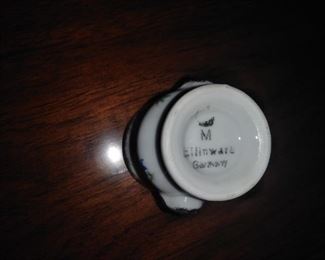 markings on bottom of vase