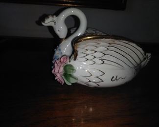 21. NICE SWAN PLANTER $8