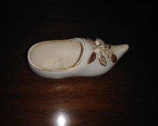 29.  VINTAGE SHOE PLANTER VINTAGE NAPCO $5