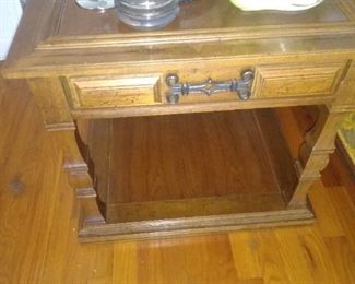 12. SINGLE DRAWER END TABLE MATCHES DOUBLE DRAWER END TABLE $30