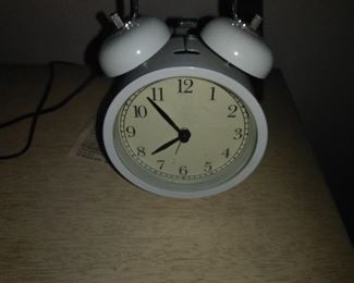 242. alarm clock $5