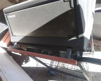 252. gas bbq pit $25