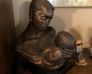 Mother with child statue