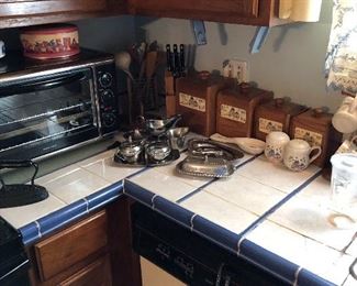 Kitchen decor and appliances