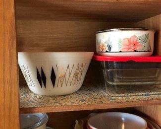 Federal glass bowls and Pyrex bowls