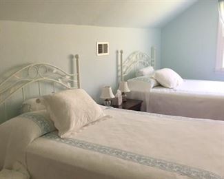 Pr. Full Size beds with mattress sets