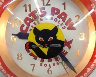 VIEW 3 CENTER CATS PAW NEON CLOCK