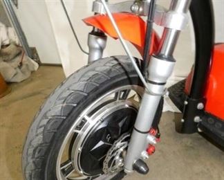 VIEW 3 FRONT FREEDOM 500 ELEC. SCOOTERS
