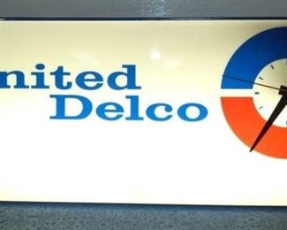 LIGHTED UNITED DELCO CLOCK