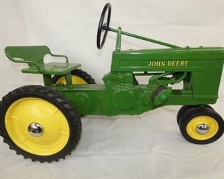 RESTORED SMALL JOHN DEERE 1951 TRACTOR