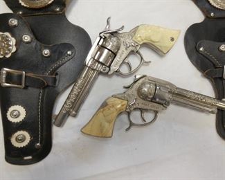 VIEW 2 GENE AUTRY PISTOLS