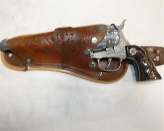 COWBOY PISTOL W/ HOLSTER