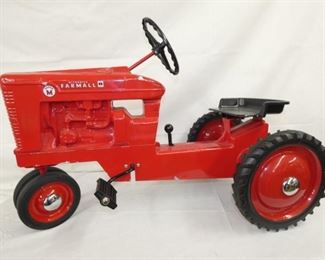 FARMALL SUPER M PEDAL TRACTOR