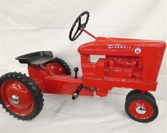 VIEW 3 SIDE 2 FARMALL SUPER M