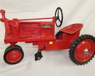 FARMALL INTERNATIONAL F20 PEDAL TRACTOR