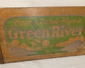 WOODEN GREEN RIVER CRATE