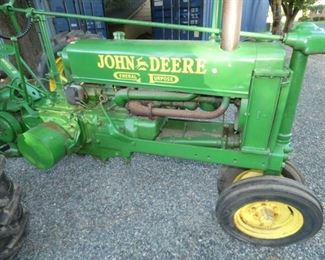 VIEW 2 John Deere MODEL B