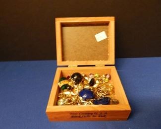 Vintage Small Jewelry Box with Jewelry