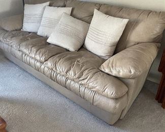 Leather Sofa/comfy 