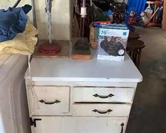 Lovely vintage porcelain top cabinet!