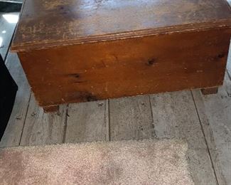 Charming small wooden box.