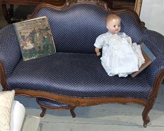 Lovely setae in timeless navy upholstery!
