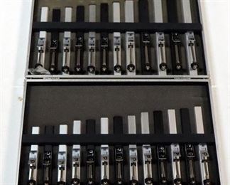 Suzuki 25 Piece Tone Chime Hand Bell Set  In Hard Metal Case