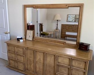 Thomasville mid century dresser with Mirror