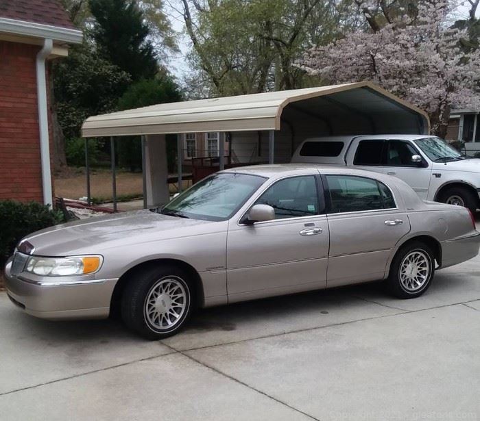 2000 Lincoln Signature Series Town Car