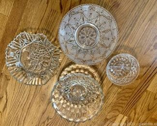 Decorative 4 Piece Glass Bowls