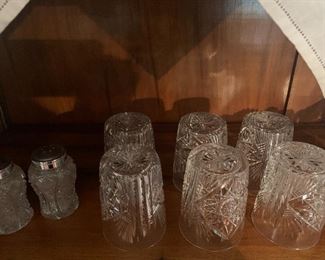 Set of 6 short crystal glasses. 