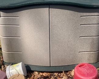 Rubbermaid outdoor storage box. 