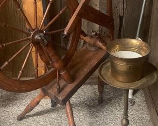 Vintage spinning wheel. 