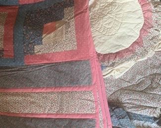 Twin quilt with matching accessories. 