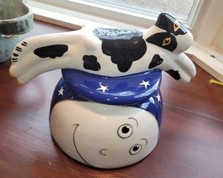 $25.00, VG condition Palmer cat over the moon cookie jar
