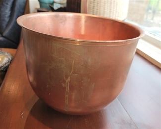 $20.00, Round copper bowl vg condition 10"